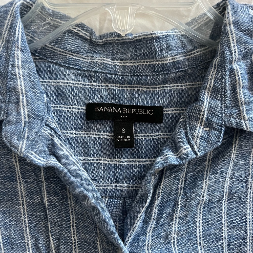 Banana republic crop button up striped chambray shirt size small